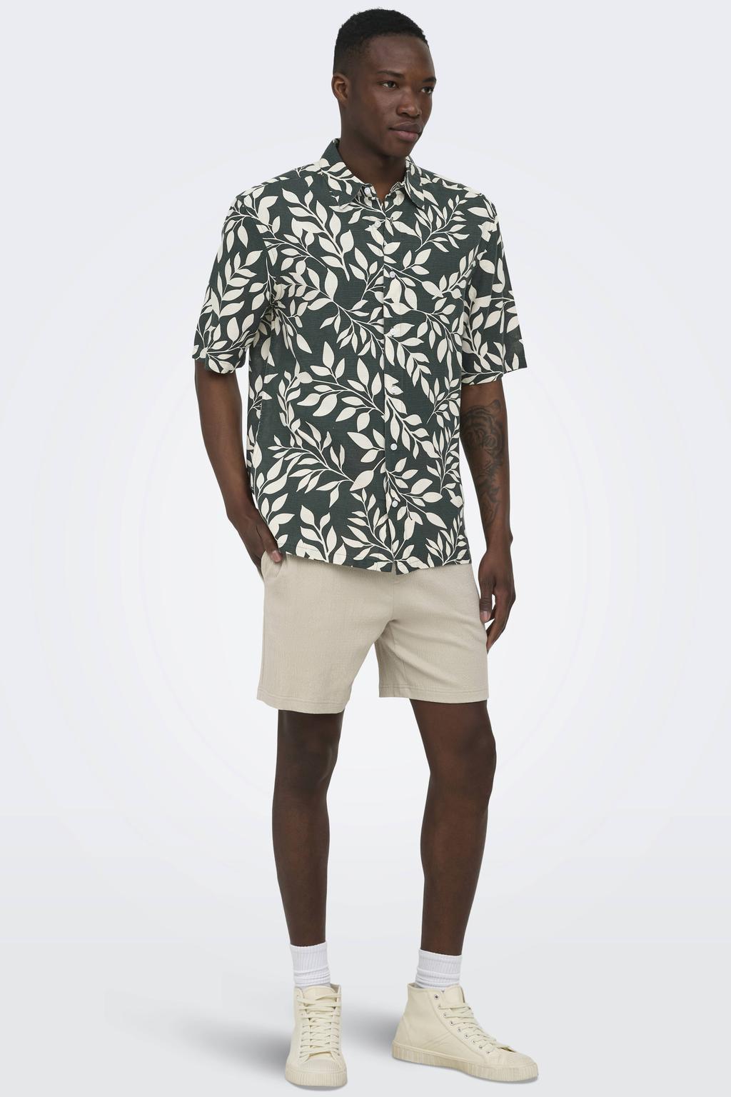 Groene heren ONLY & SONS regular casual overhemd van linnen met bladprint, korte mouwen, klassieke kraag en knoopsluiting