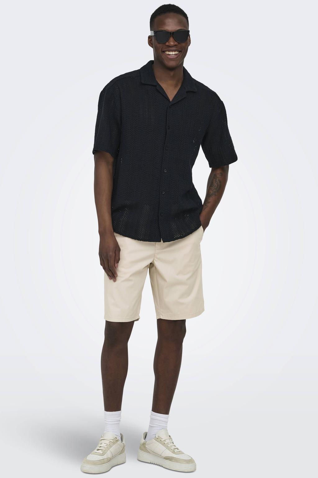 Zwarte heren ONLY & SONS regular casual overhemd gebreid van katoen met effen, korte mouwen, reverskraag en knoopsluiting