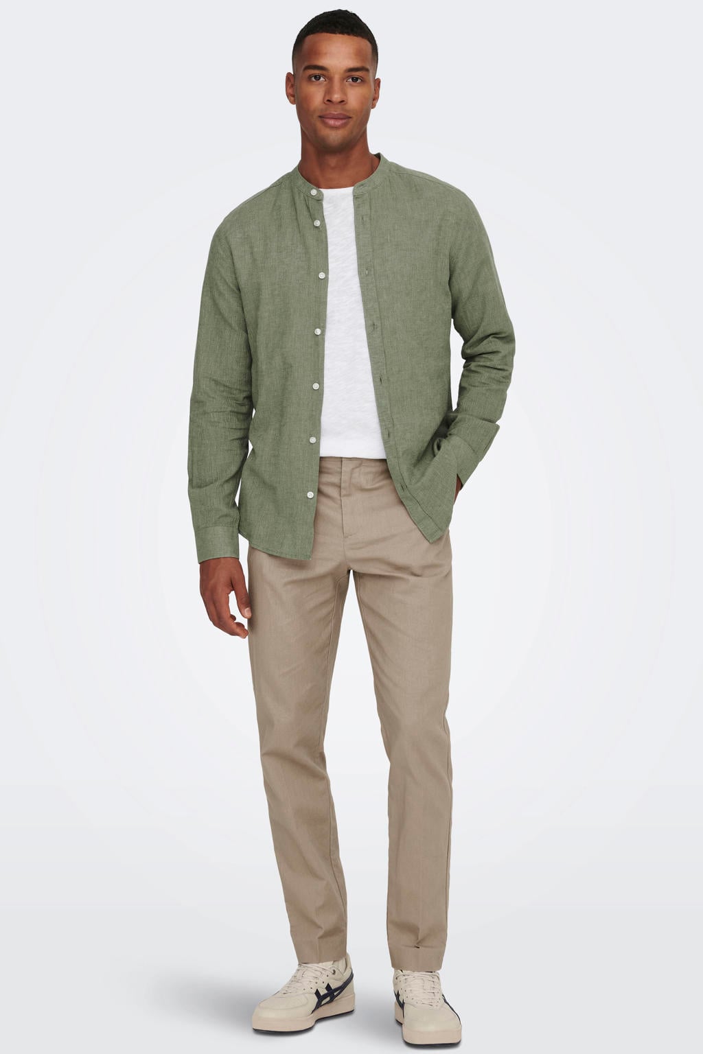 Olijfgroene heren ONLY & SONS slim casual overhemd van katoenlinnen met melée print, lange mouwen, mao kraag en geweven detail