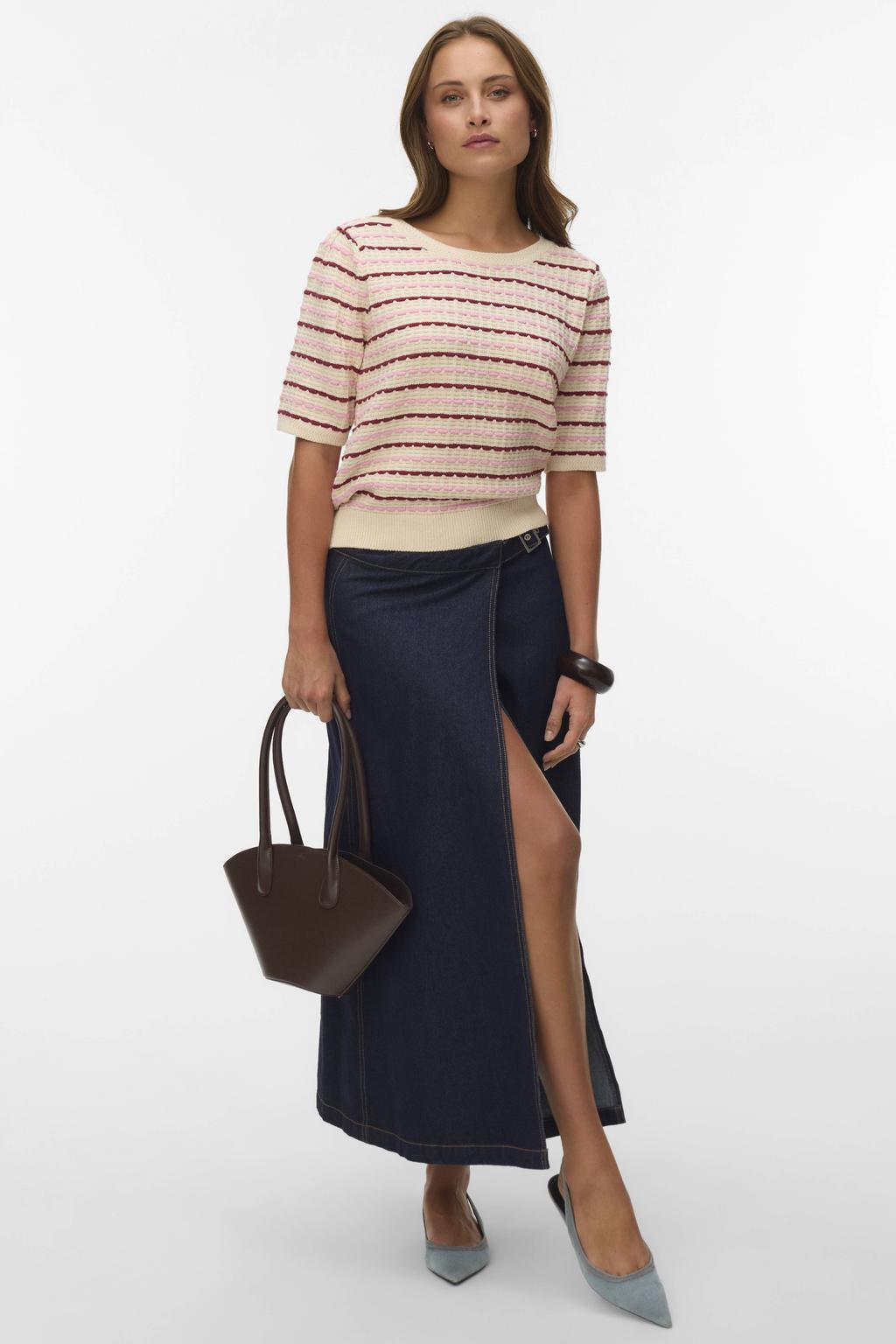 Zand, roze en donkerrode dames VERO MODA katoenen gebreide gestreepte trui met driekwart mouwen, ronde hals en ajour details