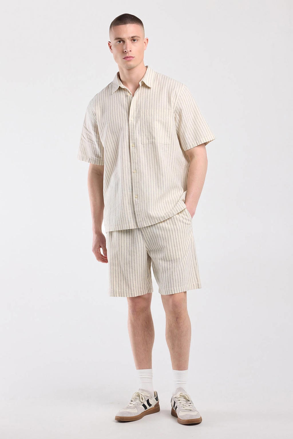 Wit en grey heren America Today regular casual overhemd van linnen met krijtstreepprint, korte mouwen, opstaande kraag en knoopsluiting