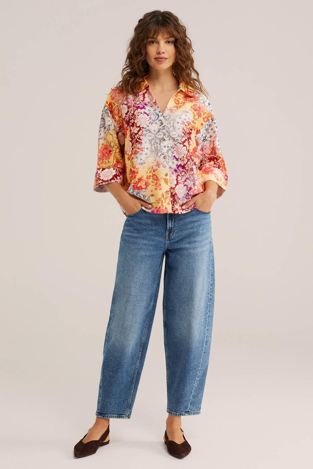 Multikleurige dames WE Fashion gebloemde blouse van viscose met driekwart mouwen, klassieke kraag en knoopsluiting