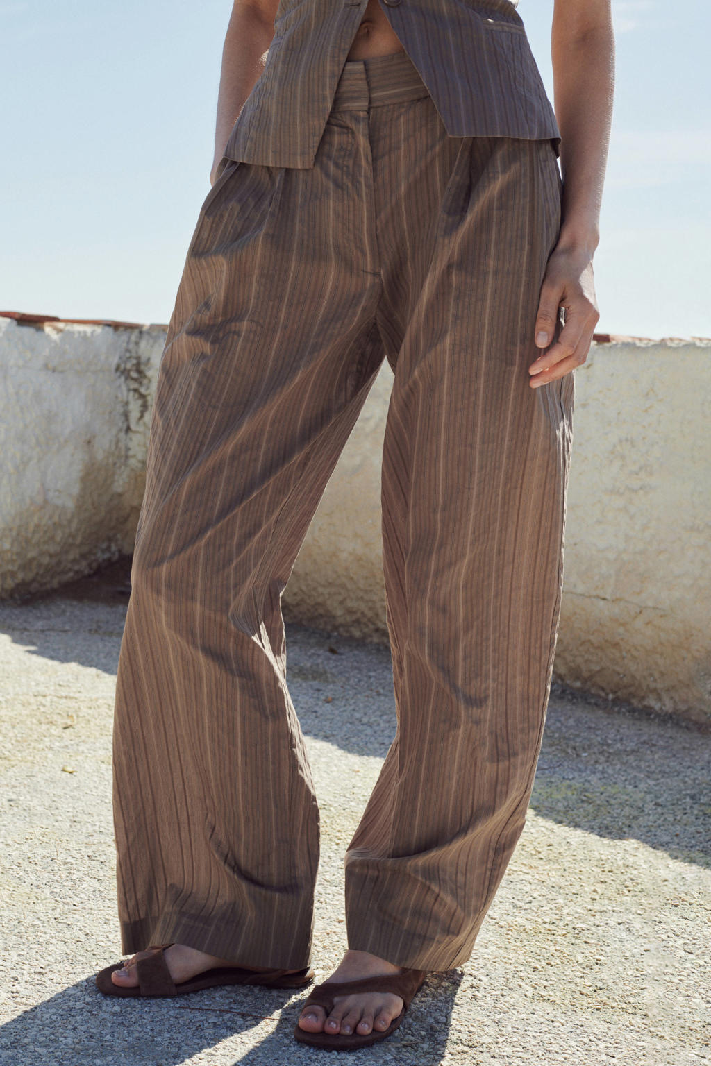 Bruin en ecru dames Mango wide leg high waist broek van katoen met rits, haak- en knoopsluiting en krijtstreepprint