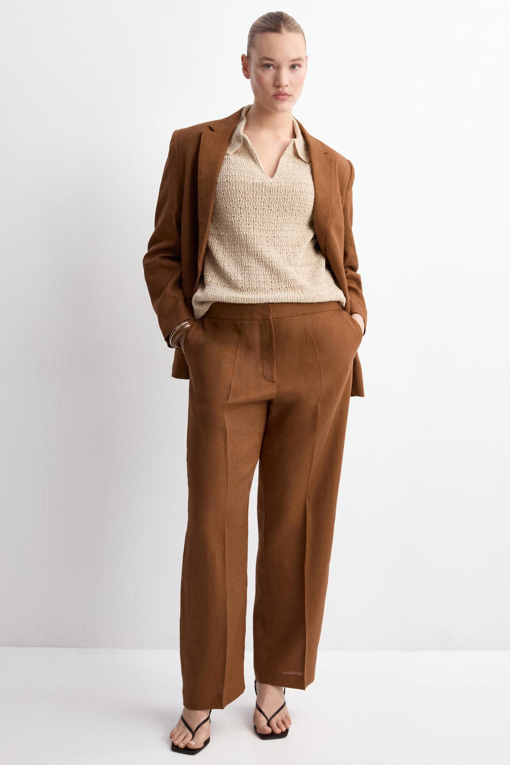 Zandkleurige dames Mango gebreide top met effen, korte mouwen en ronde hals