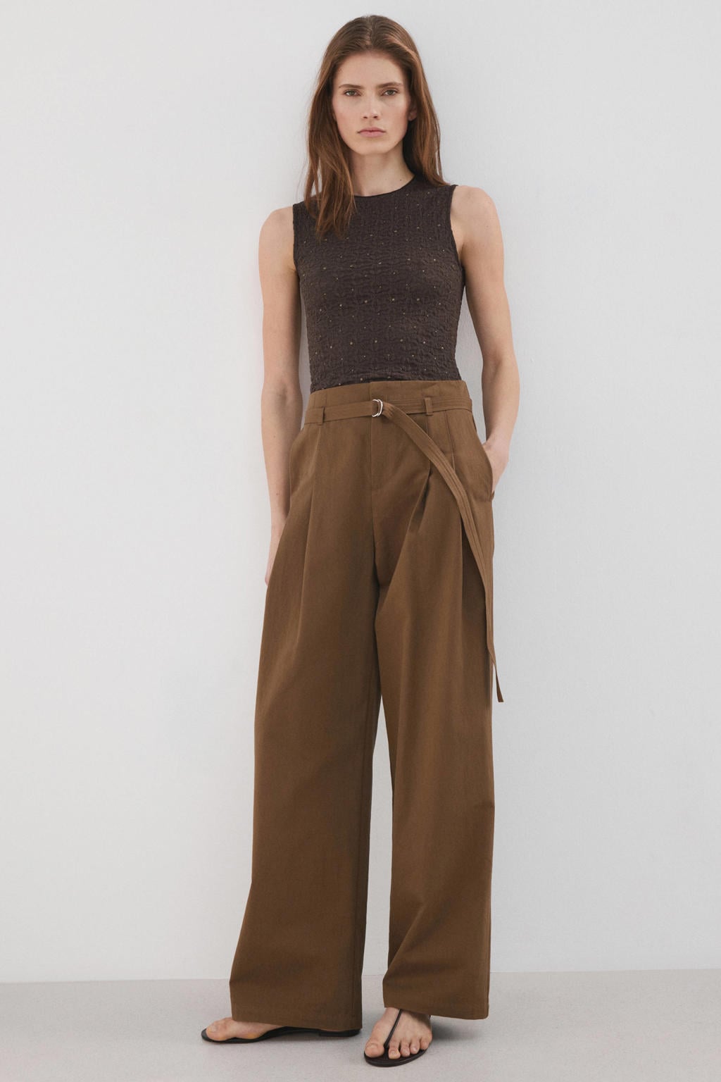 Donkerbruin en gouden dames Mango top van polyamide met effen, ronde hals en studs