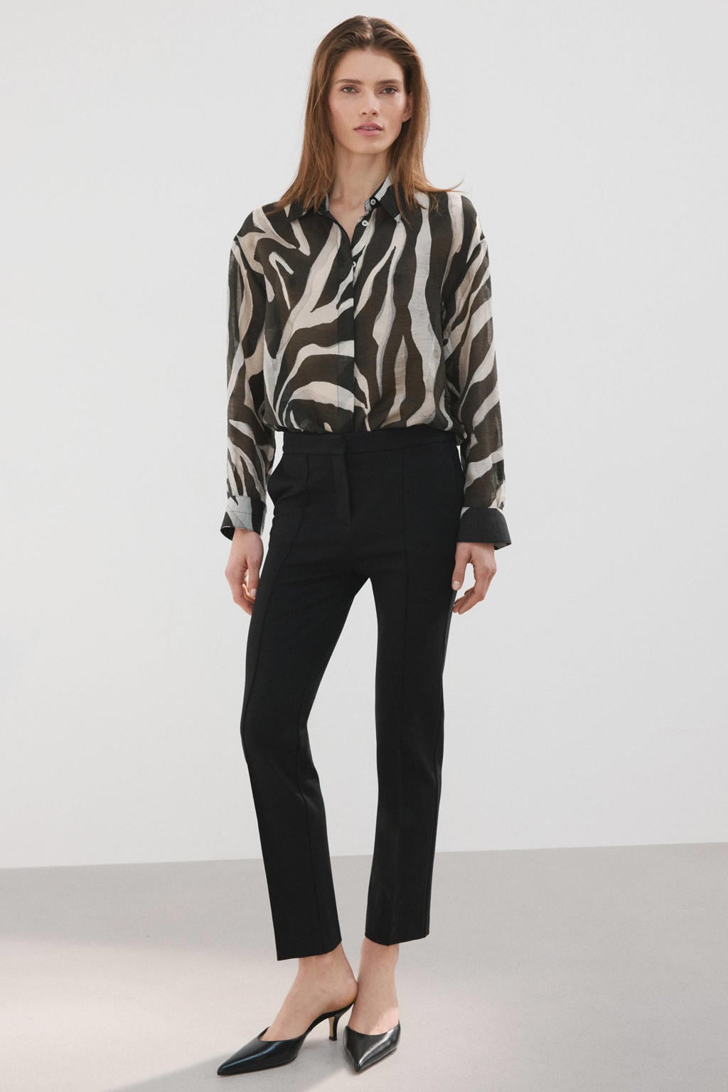 Zwart en witte dames Mango blouse van lyocell met zebraprint, lange mouwen, klassieke kraag en knoopsluiting