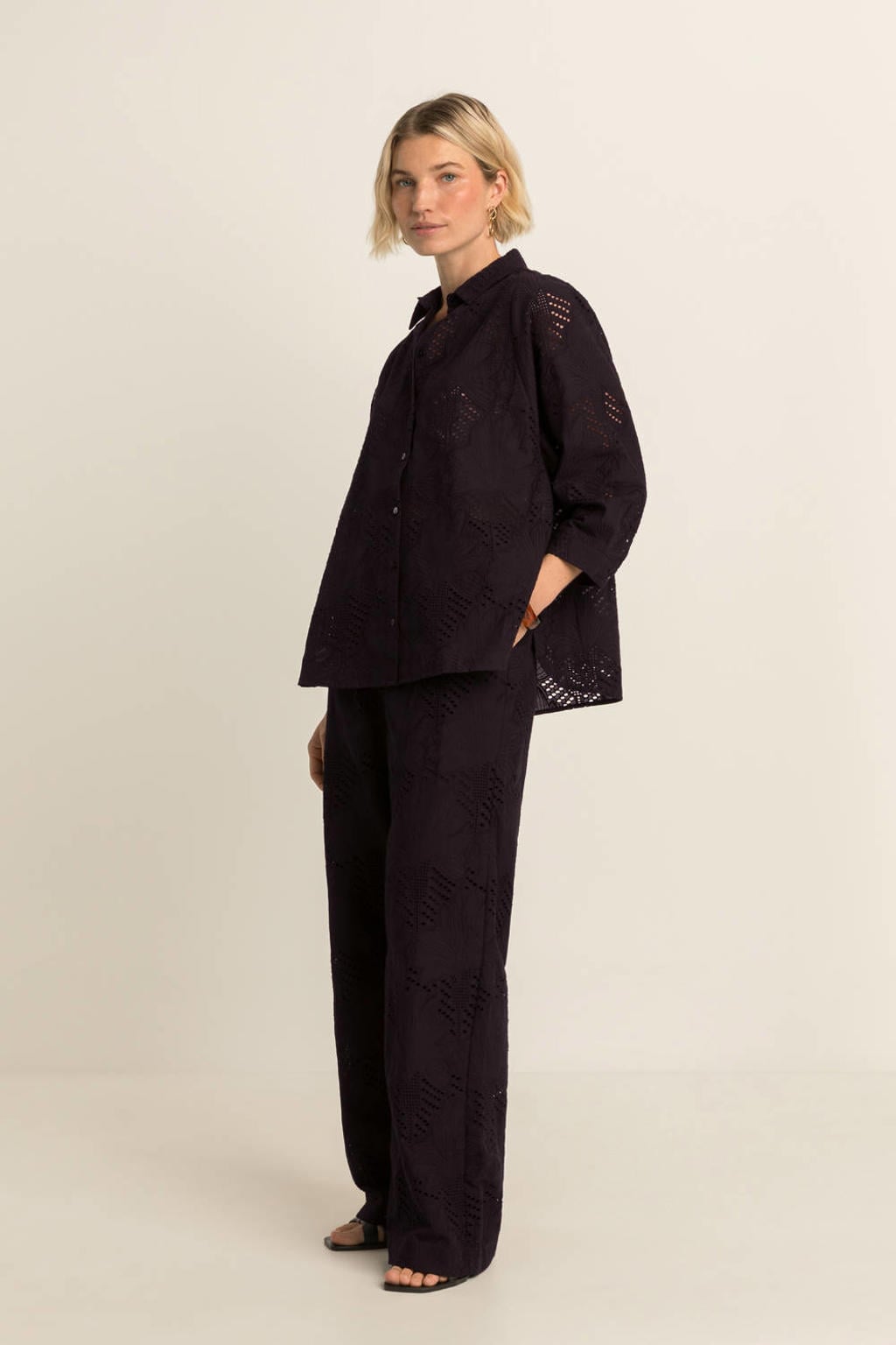 Zwarte dames Expresso broderie blouse van katoen met driekwart mouwen, klassieke kraag en knoopsluiting
