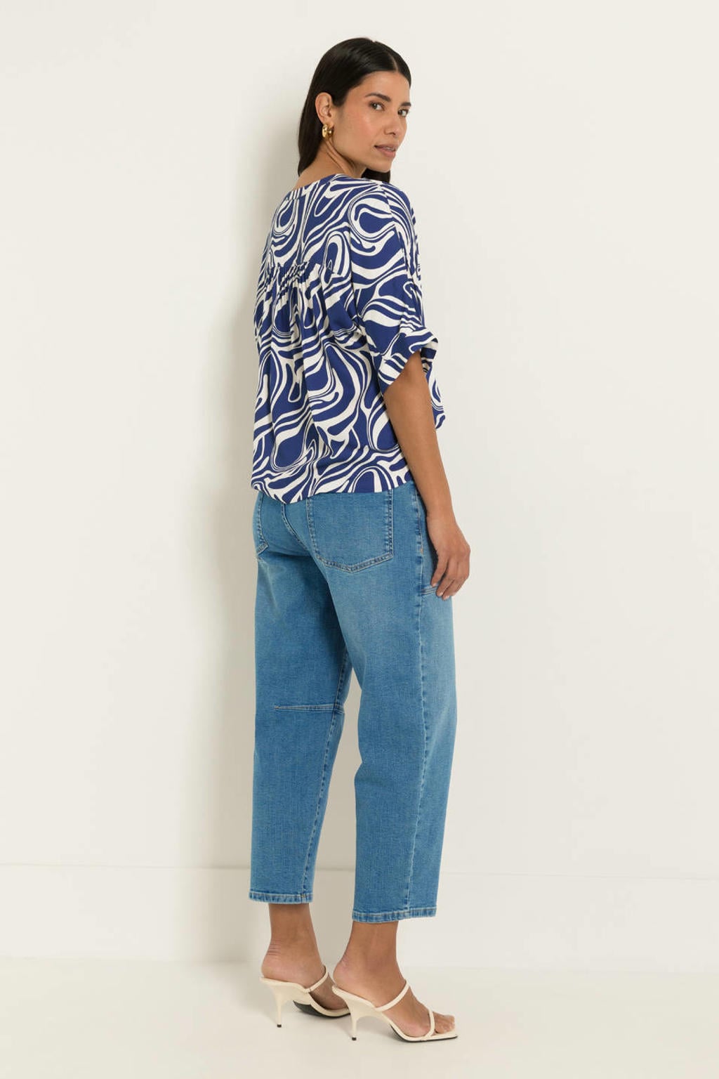 Blauw en ecru dames Claudia Sträter blouse van viscose met grafische print, korte mouwen, V-hals en knoopsluiting