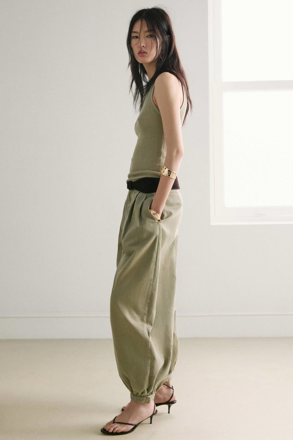 Lichtgroene dames Mango top gebreid van viscose met effen en ronde hals