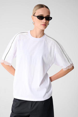 T-shirt wit