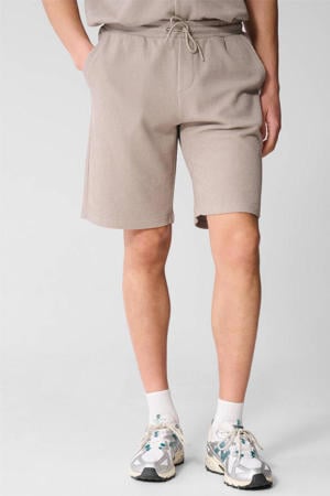 relaxed sweatshort lichtbruin rib gebreid
