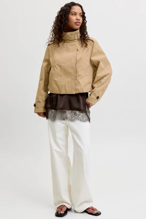trenchcoat beige