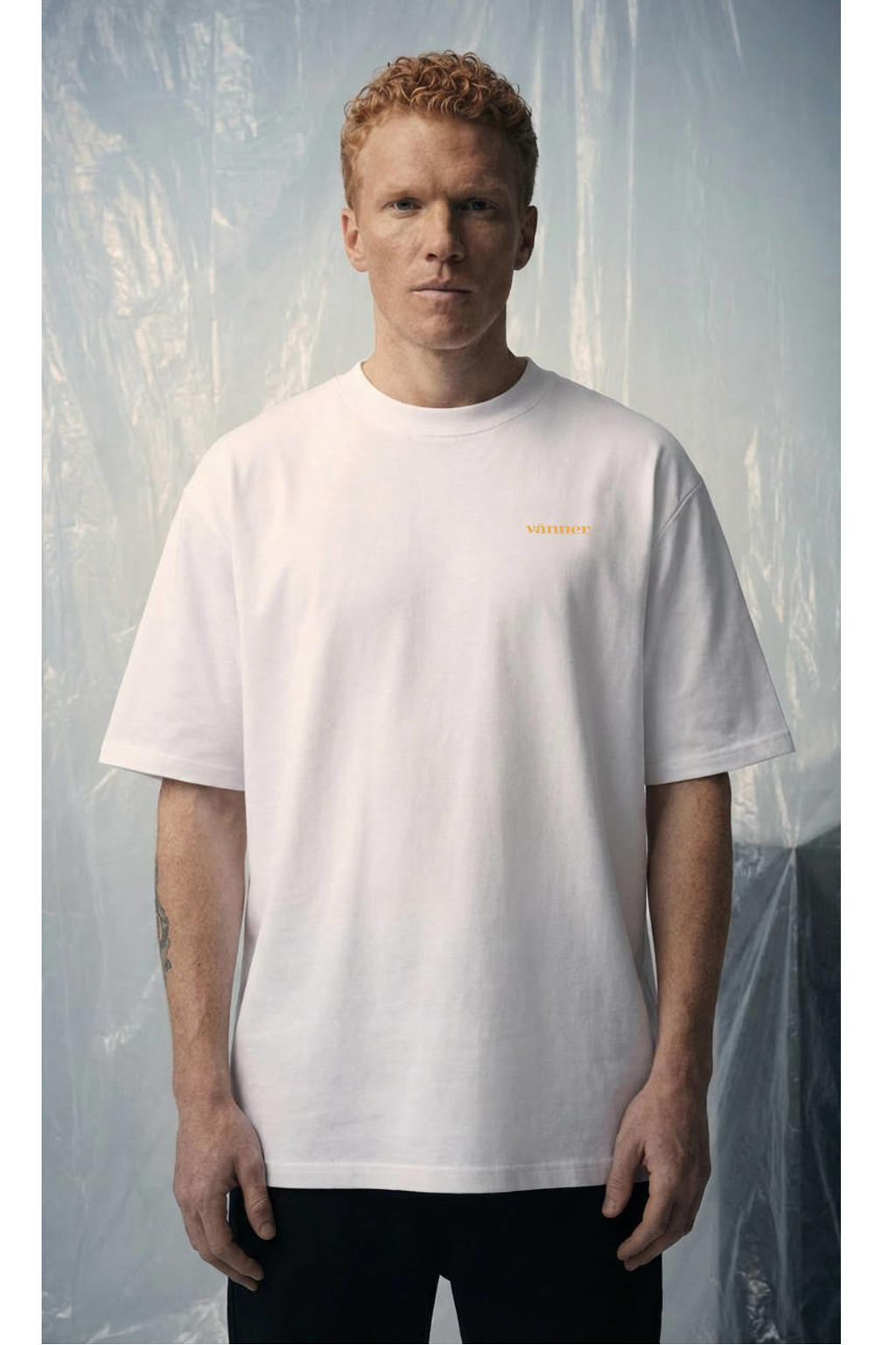 Witte heren Vänner relaxed T-shirt van sweat materiaal met backprint, korte mouwen en ronde hals