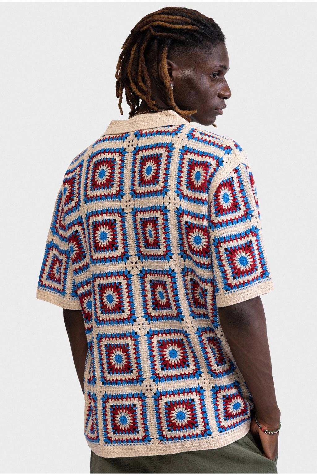 Rode heren Redefined Rebel loose casual overhemd crochet van acryl met korte mouwen, klassieke kraag en knoopsluiting