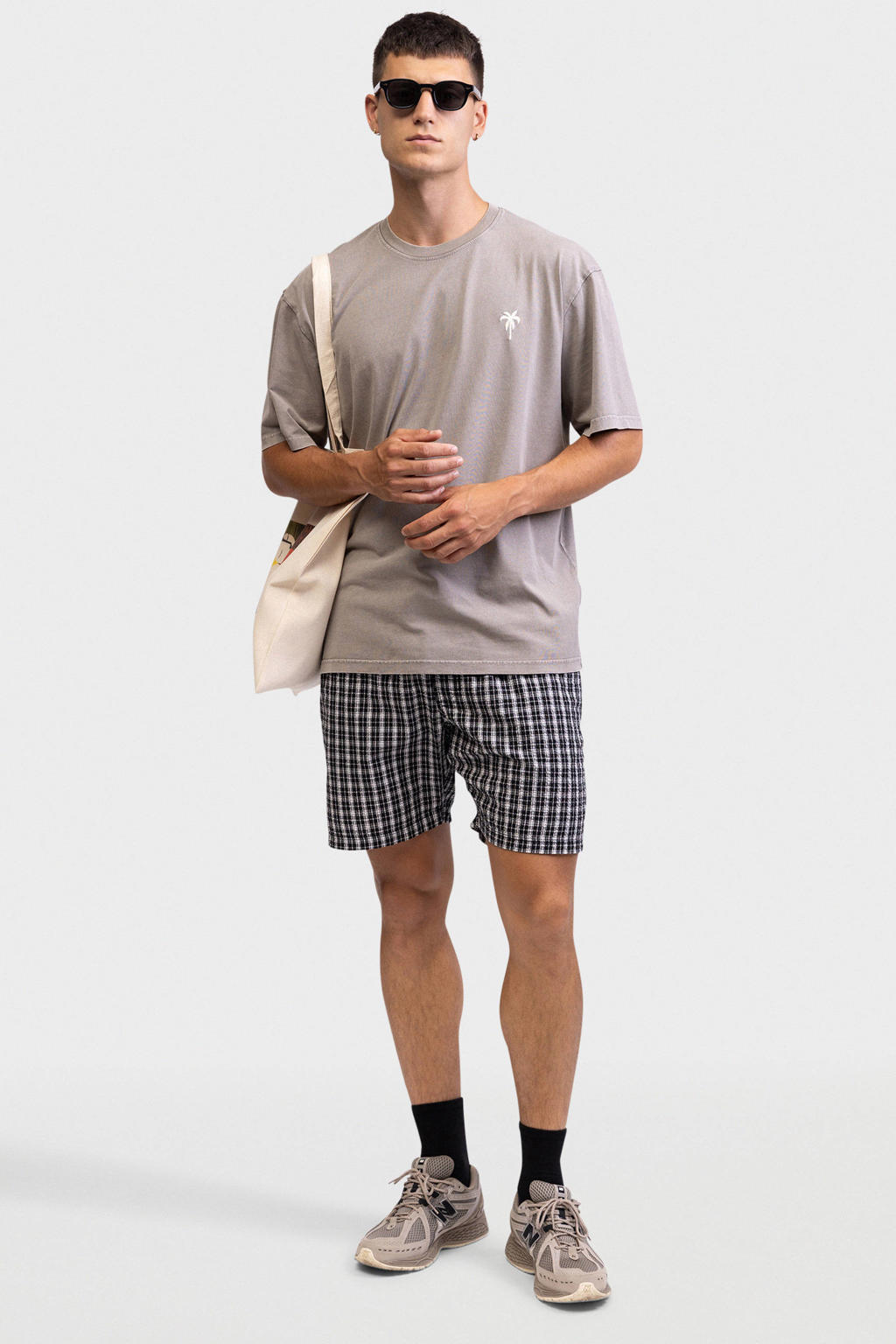 Lichtgrijze heren Redefined Rebel relaxed T-shirt van katoen met effen, korte mouwen en ronde hals