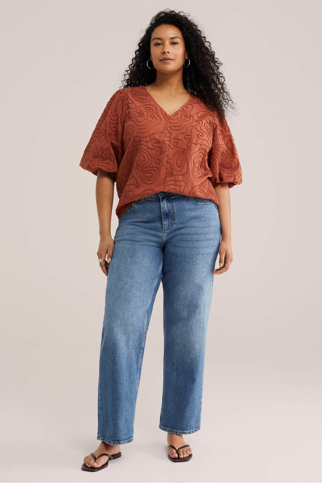 Terracottakleurige dames WE Fashion Curve top met effen, driekwart mouwen en V-hals