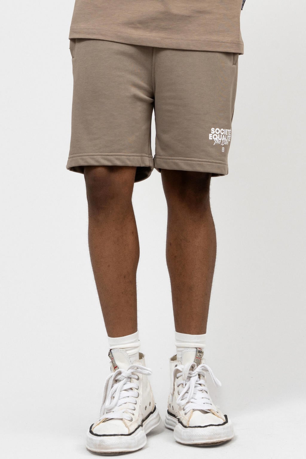 Equalité relaxed sweatshort lichtbruin