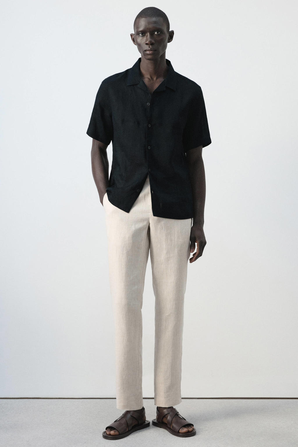 Donkerblauwe heren Mango Man regular casual overhemd van linnen met effen, korte mouwen, reverskraag en knoopsluiting