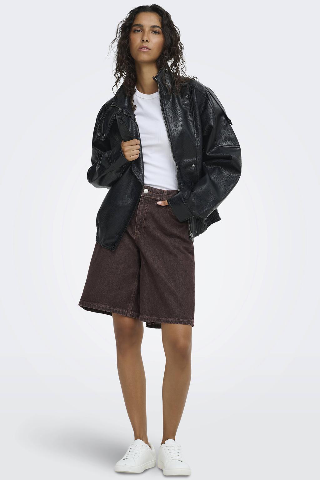Donkerblauwe dames JDY straight bermuda van denim met rits- en knoopsluiting en effen
