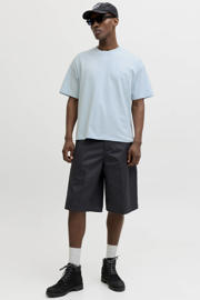 thumbnail: Lichtblauwe heren JACK & JONES CORE relaxed T-shirt van katoen met backprint, korte mouwen en ronde hals