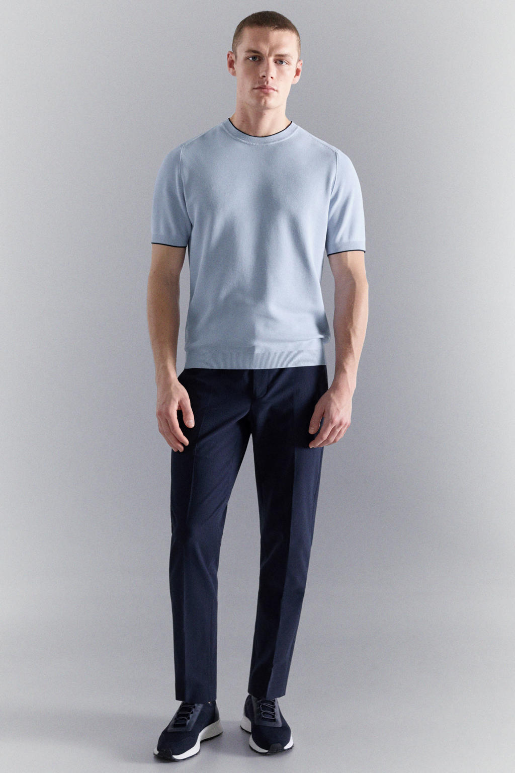 Lichtblauwe heren Mango Man regular T-shirt gebreid van polyester met effen, korte mouwen en ronde hals