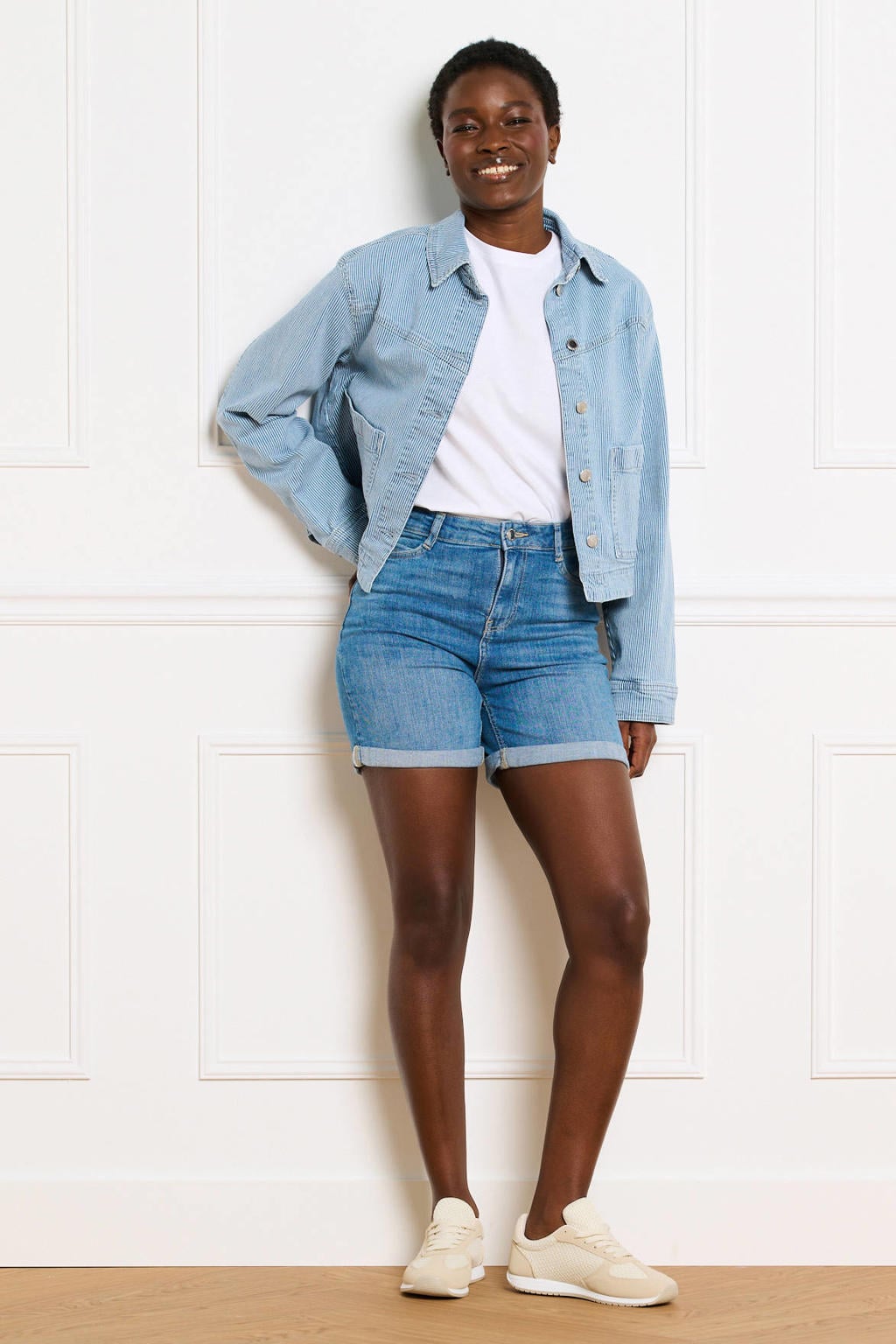 Medium blue denim dames LOLALIZA slim regular waist short van denim met effen