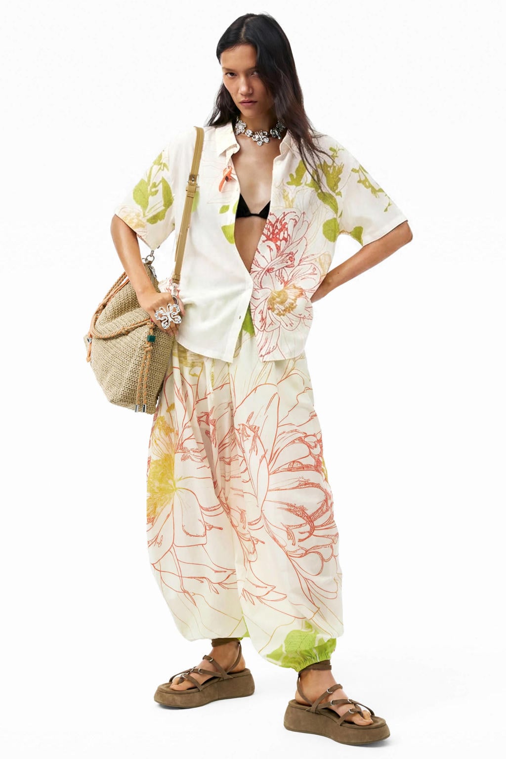 Ecru en groene dames Desigual blouse van viscose met driekwart mouwen, klassieke kraag en knoopsluiting