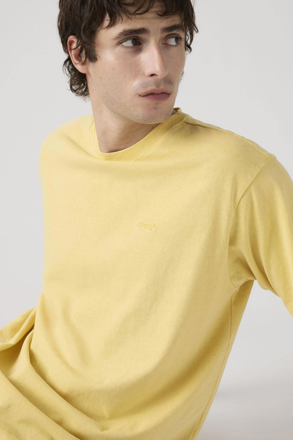 Gele heren Levi's relaxed T-shirt van katoen met effen, korte mouwen en ronde hals
