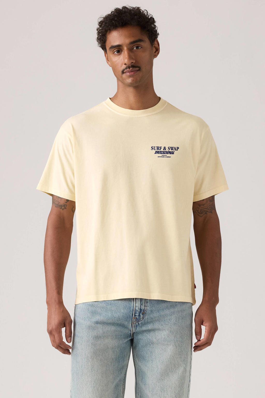 Lichtgele heren Levi's relaxed T-shirt van katoen met backprint, korte mouwen en ronde hals