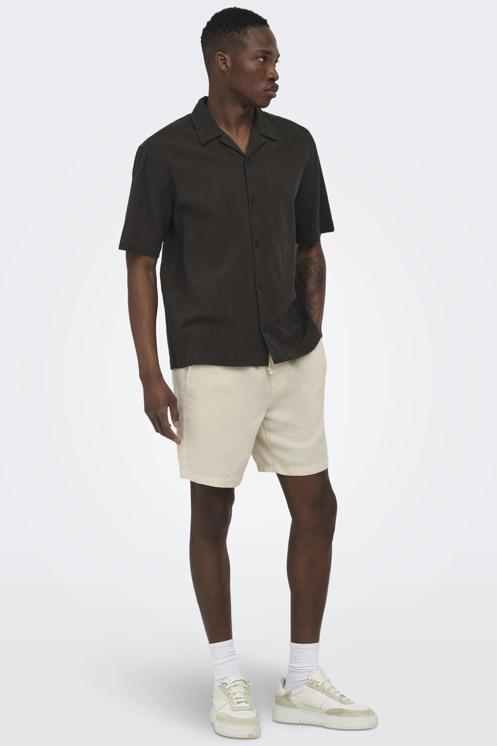 Bruine heren ONLY & SONS relaxed casual overhemd van katoen met effen, korte mouwen, reverskraag en knoopsluiting