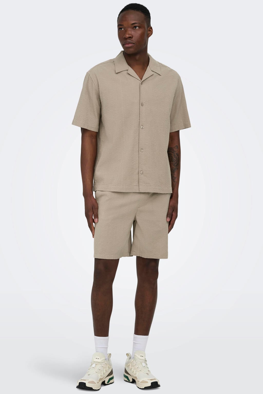 Beige heren ONLY & SONS relaxed casual overhemd van katoen met effen, korte mouwen, reverskraag en knoopsluiting