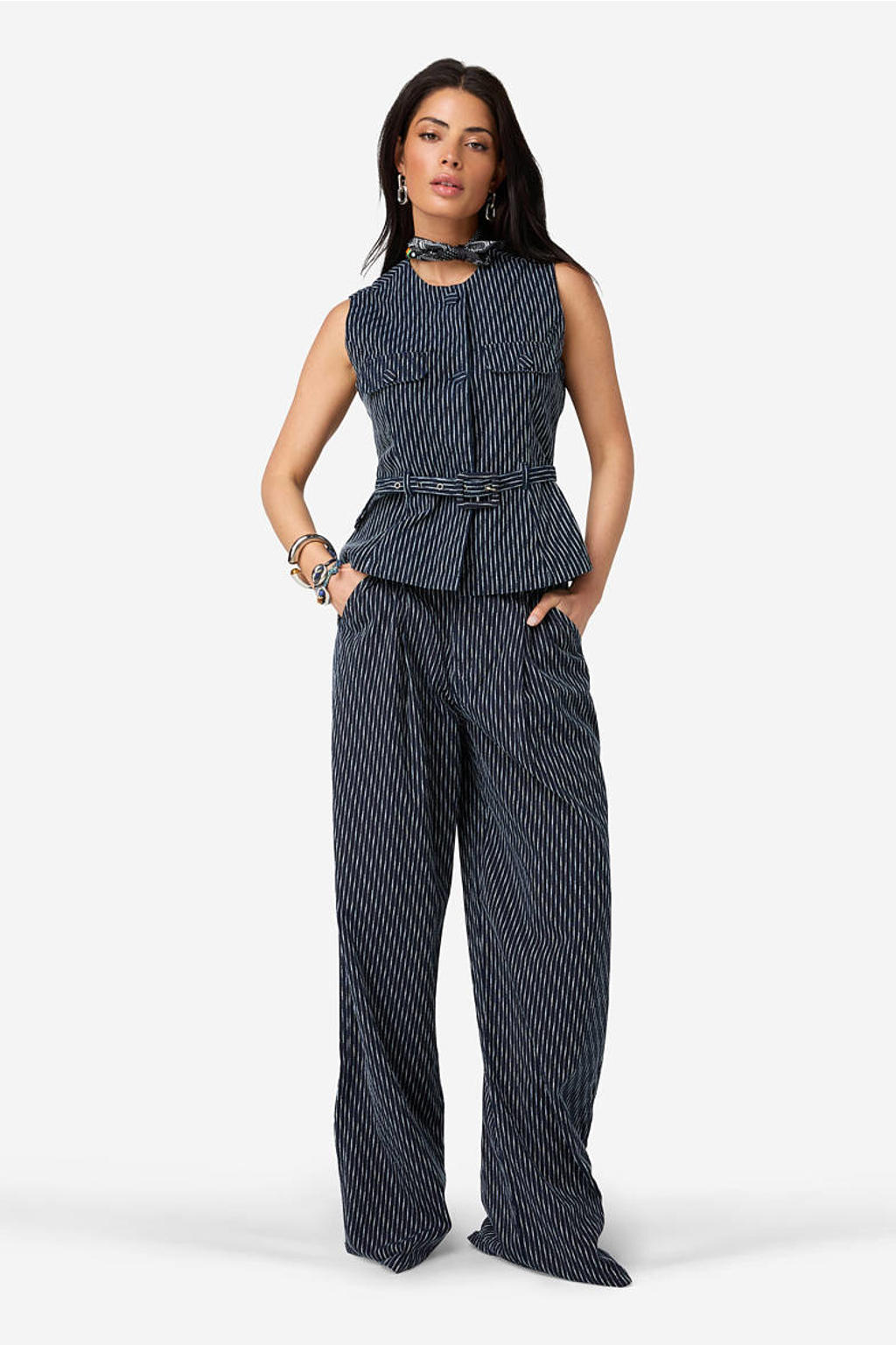 Donkerblauwe dames IBANA gestreepte blouse van katoen met ronde hals, knoopsluiting en ceintuur