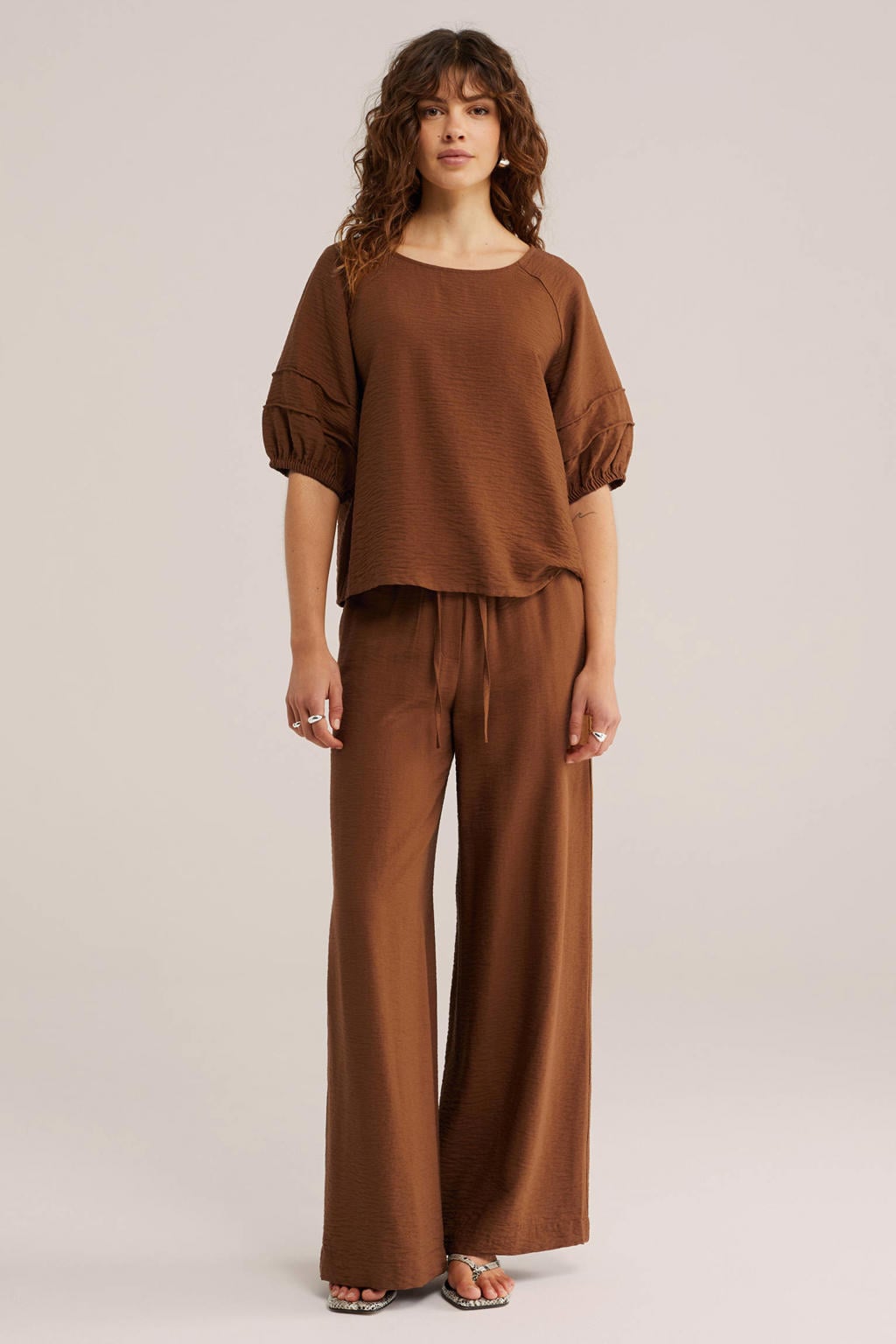 Bruine dames WE Fashion top van viscose met effen, driekwart mouwen en ronde hals