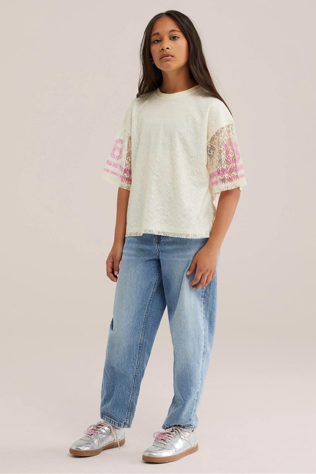 WE Fashion oversized gestreepte semi-transparante T-shirt met tekst - ecru
