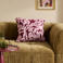 NOUS Living vierkante gebloemde sierkussenhoes Rosie 45x45 cm - bordeaux/roze
