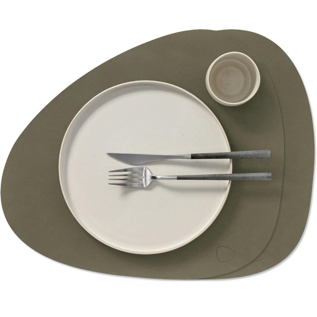 LIND DNA LIND DNA Placemats Nupo - Leer - Army Green - Curved - 44 x 37 cm - 2 Stuks