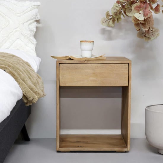 houten nachtkastjes