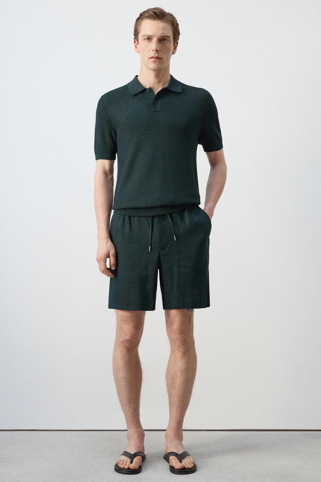 Donkergroene heren Mango Man regular polo gebreid van viscose met effen, korte mouwen en knoopsluiting