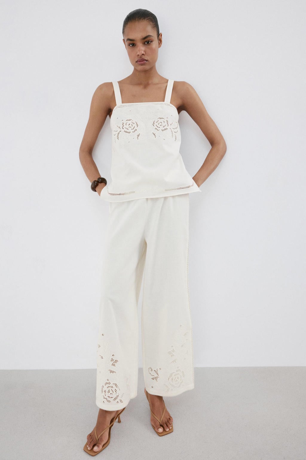 Ecru dames Mango top broderie met effen en vierkante hals