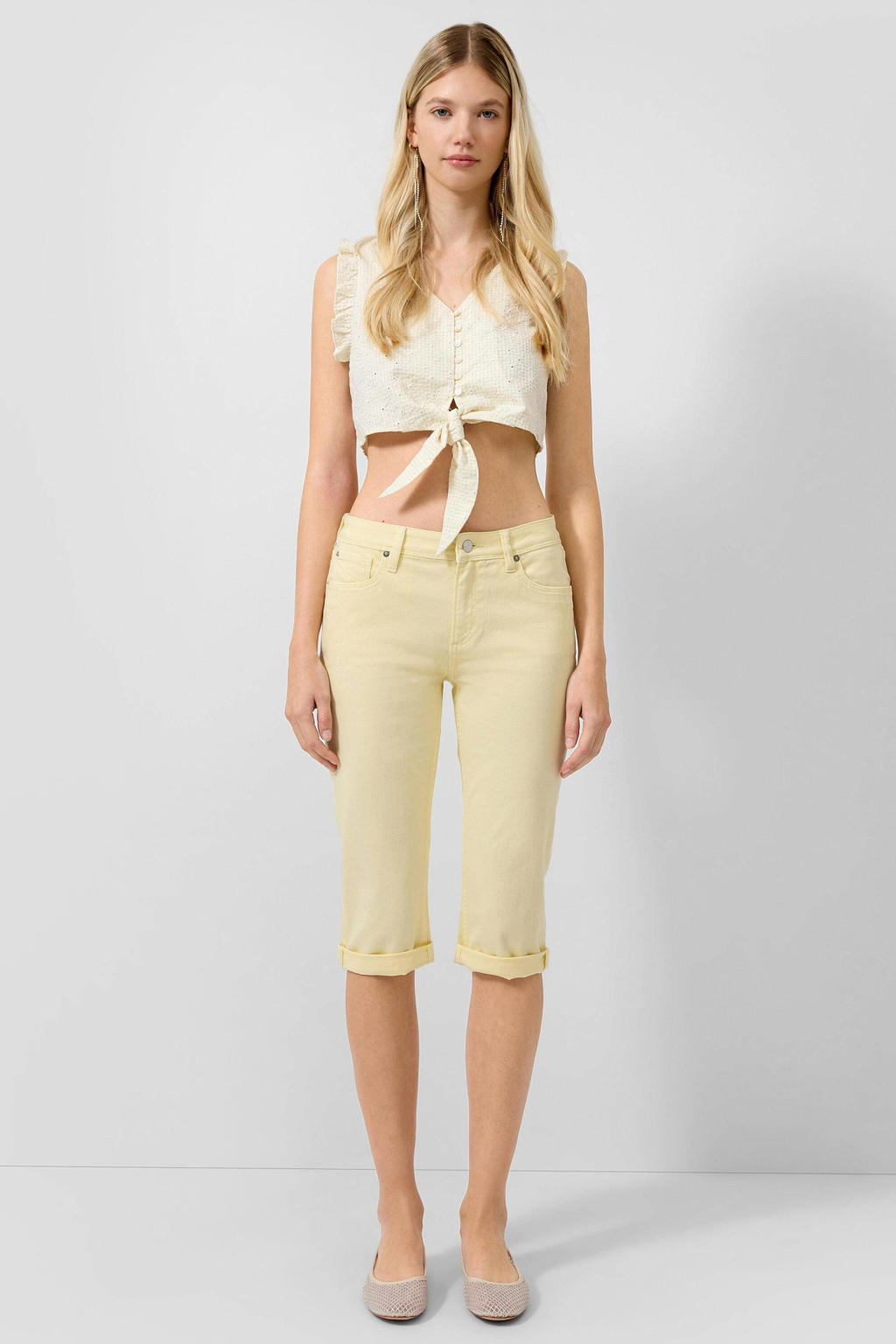 Lichtgele dames QS low waist capri jeans van denim met rits- en knoopsluiting en effen