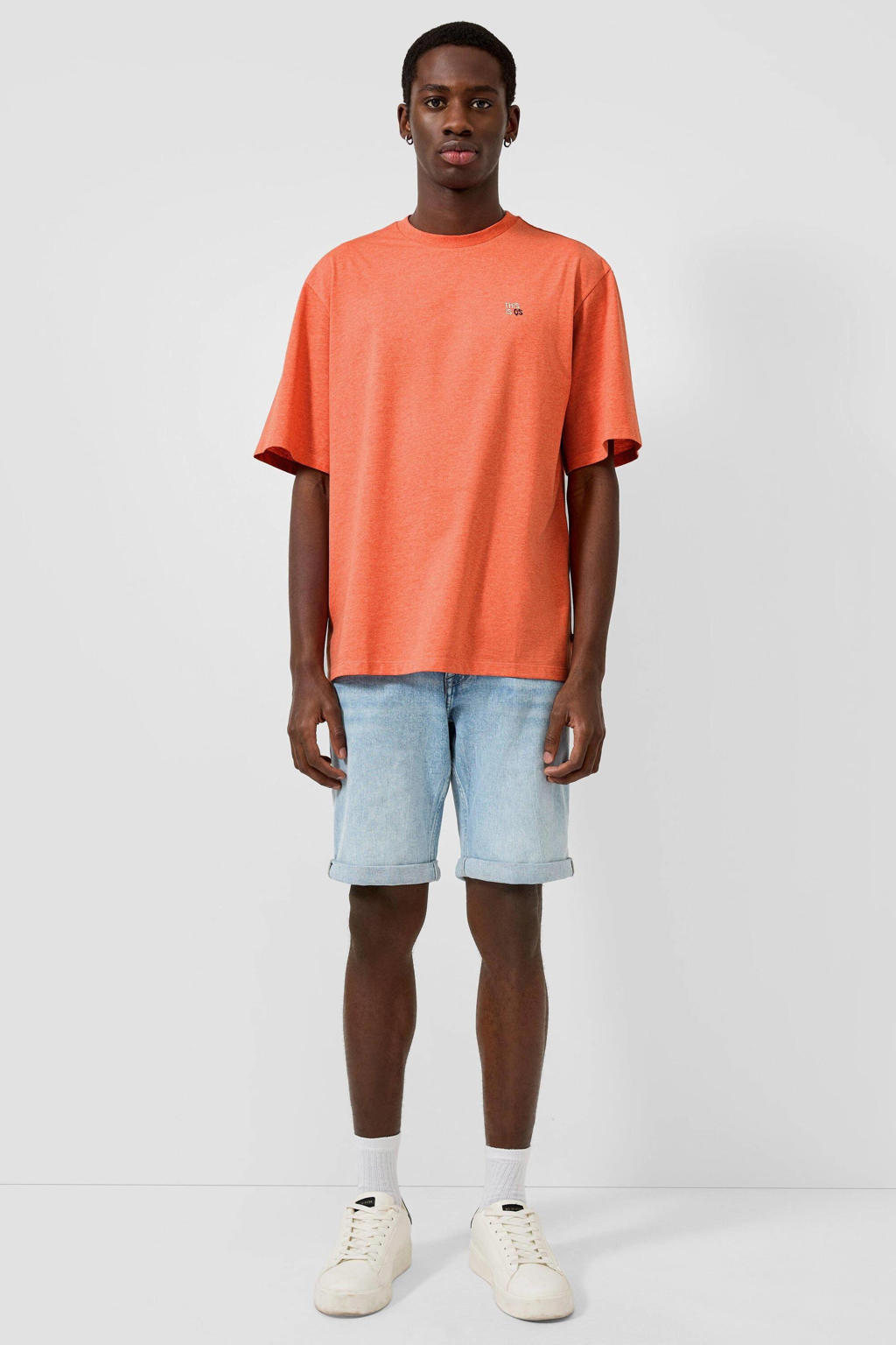 Koraalrode heren QS relaxed T-shirt van katoen met effen, korte mouwen en ronde hals