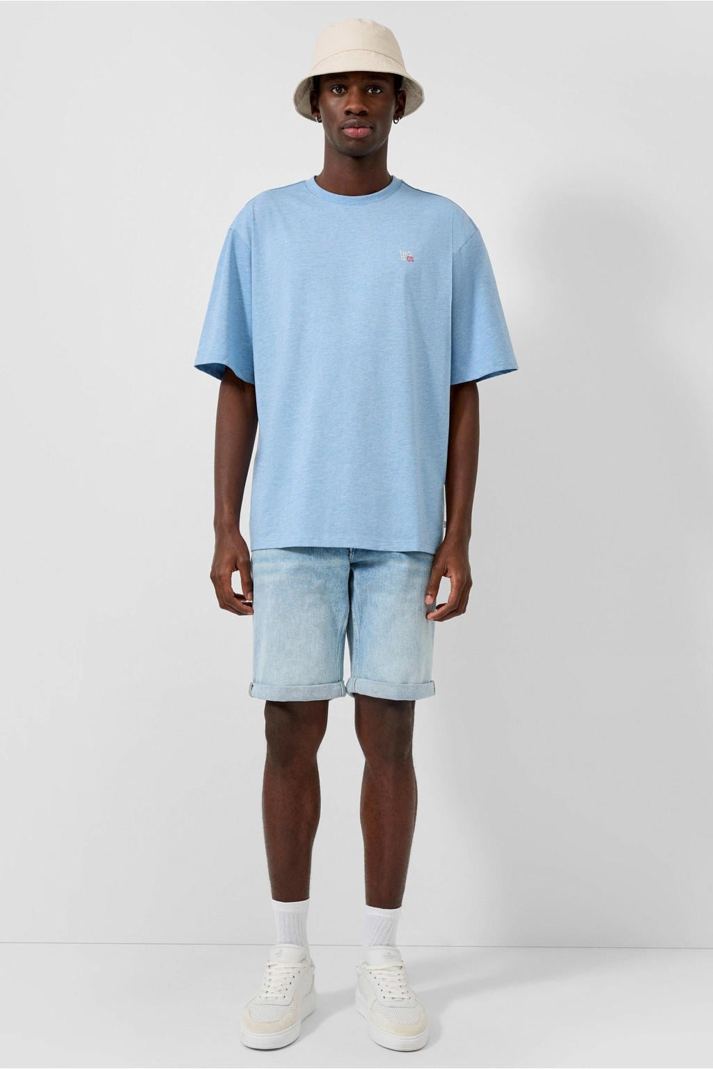 Lichtblauwe heren QS relaxed T-shirt van katoen met effen, korte mouwen en ronde hals