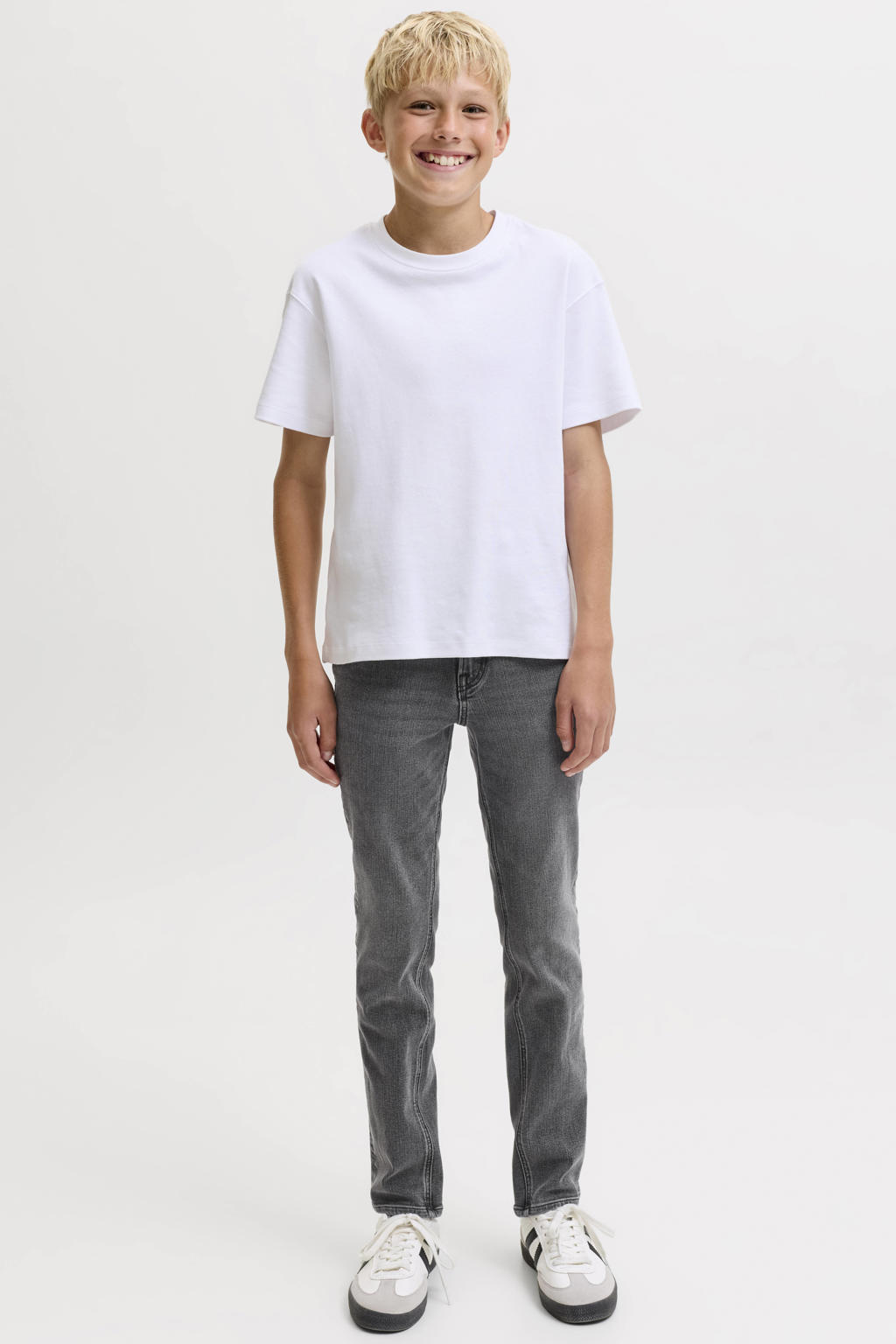 Black denim jongens JACK & JONES JUNIOR regular fit jeans van stretchkatoen met low waist en effen
