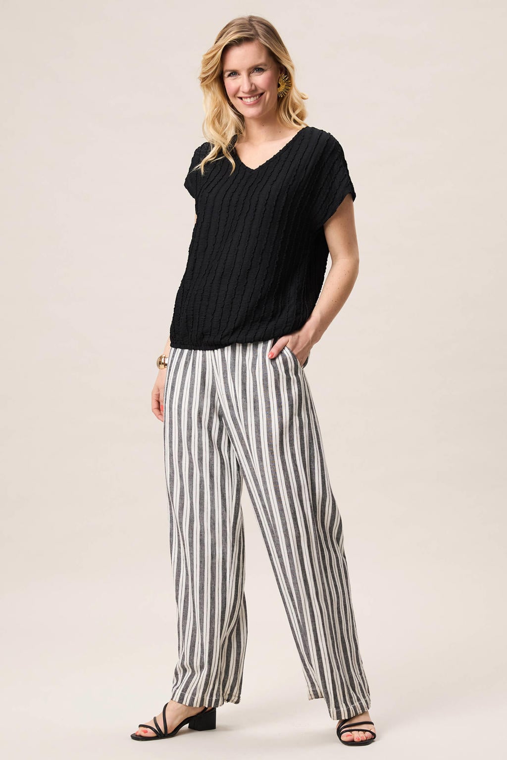 Zwarte dames Miss Etam top van polyester met effen, korte mouwen, V-hals en textuur