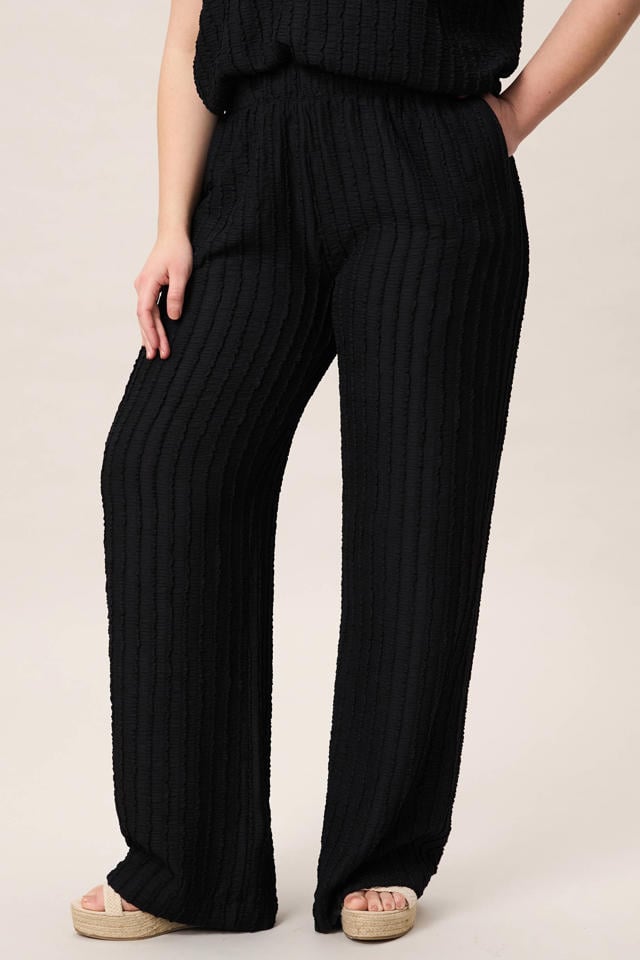 Zwarte jacquard broek met brede pijpen | Essentiel Antwerp België Zwarte jacquard broek met brede pijpen | Essentiel Antwerp België