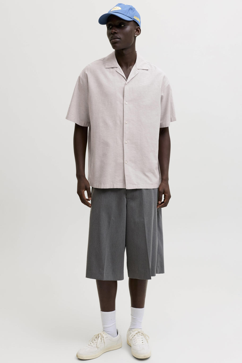 Beige heren JACK & JONES ESSENTIALS relaxed casual overhemd van linnen met effen, korte mouwen, reverskraag en knoopsluiting