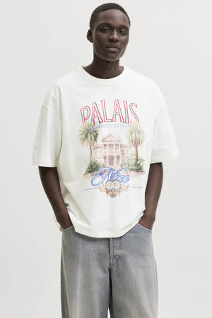 oversized T-shirt wit