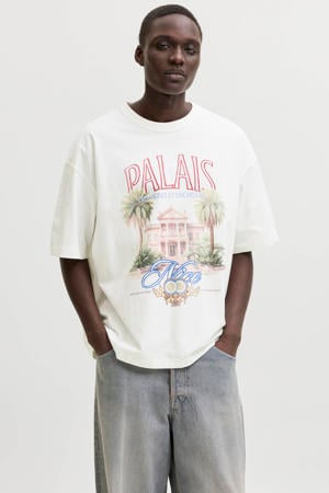 oversized T-shirt wit