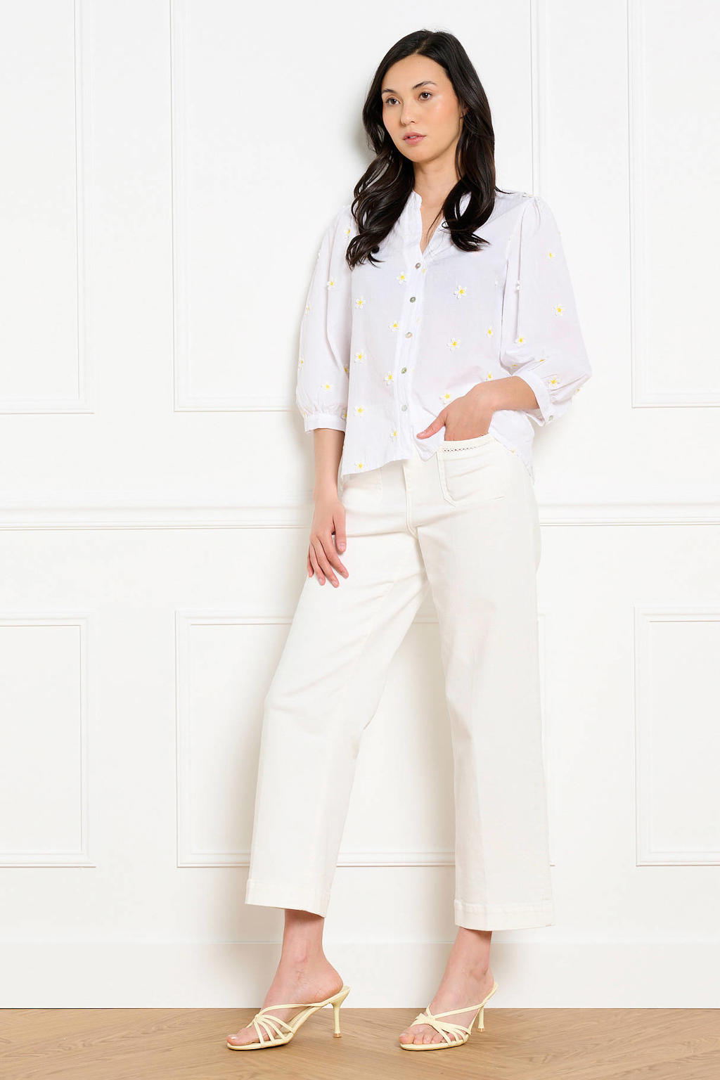 Ecru dames LOLALIZA gebloemde blouse van katoen met driekwart mouwen, mao kraag, knoopsluiting en borduursels