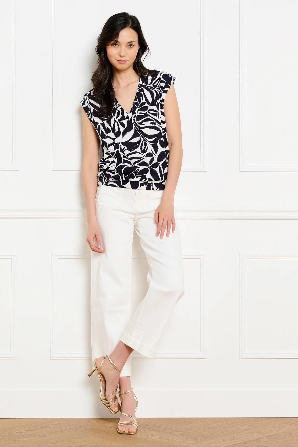 Donkerblauw en ecru dames LOLALIZA top van polyester met bladprint, korte mouwen en V-hals